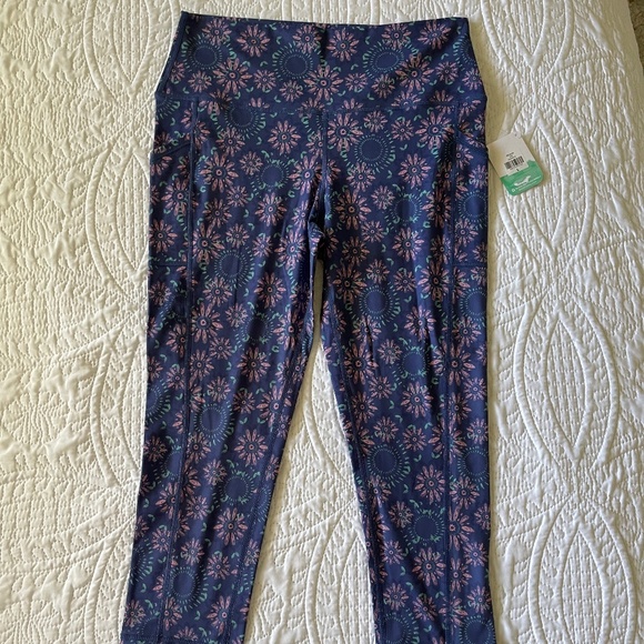Brisas Capri Leggings NWT - Picture 1 of 11